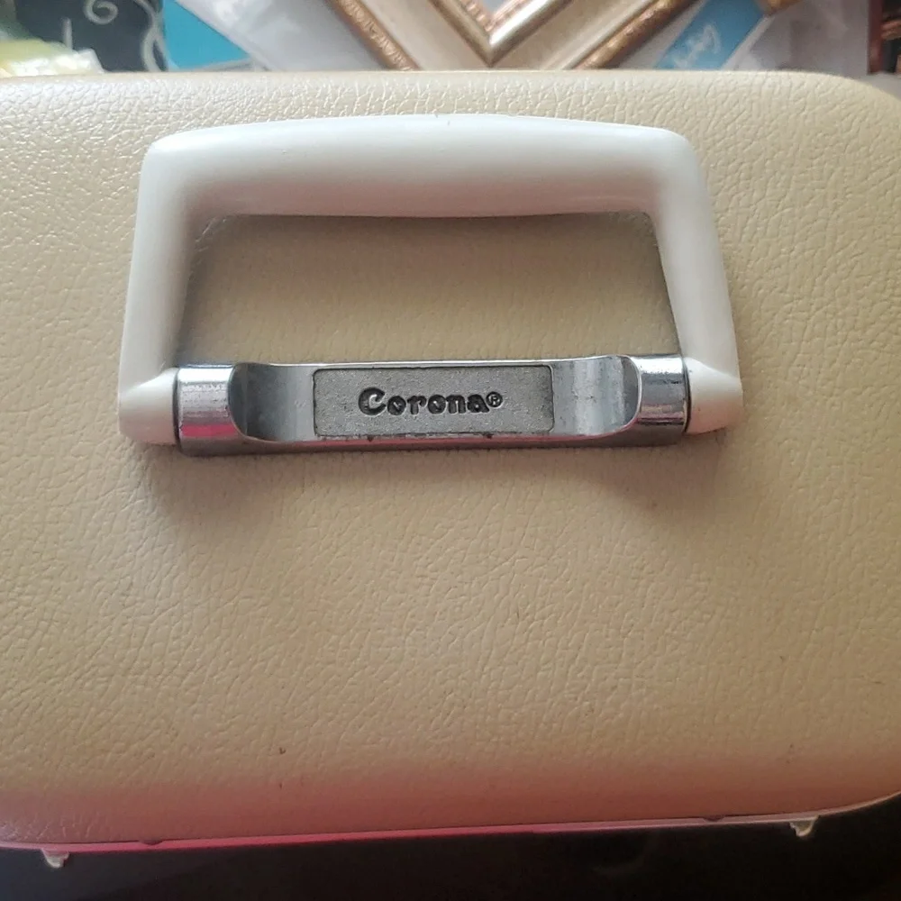BEIGE VINTAGE CORONA HARD-CASE